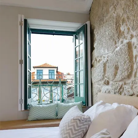 Fred's House Clerigos بيت ضيافة *